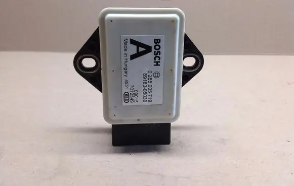 Toyota Avensis T270 ESP acceleration yaw rate sensor 0265005719 8918305030