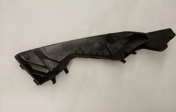 Volkswagen PASSAT B6 Front bumper mounting bracket 3C0807724