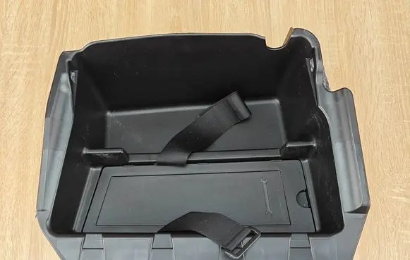 BMW 4 G22 G23 G24 G26 Front trunk storage compartment 9893879