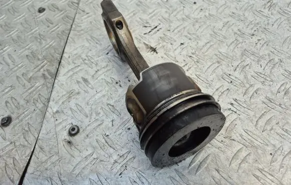 Piston with connecting rod