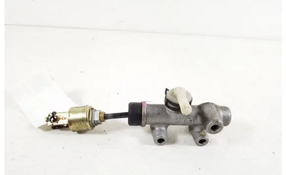 Toyota Avensis Verso Clutch master cylinder 31420-28151