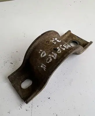 Mitsubishi Pajero Sway bar bush bracket, front 