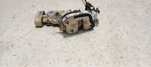 Toyota Yaris Front door lock 9610 990610