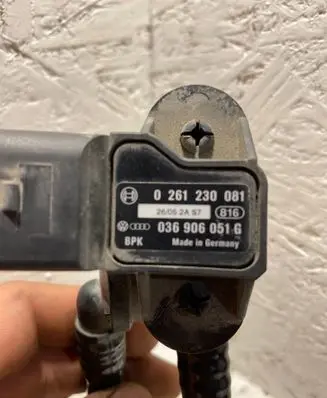 Volkswagen Jetta V Air pressure sensor 0261230081 036906051G