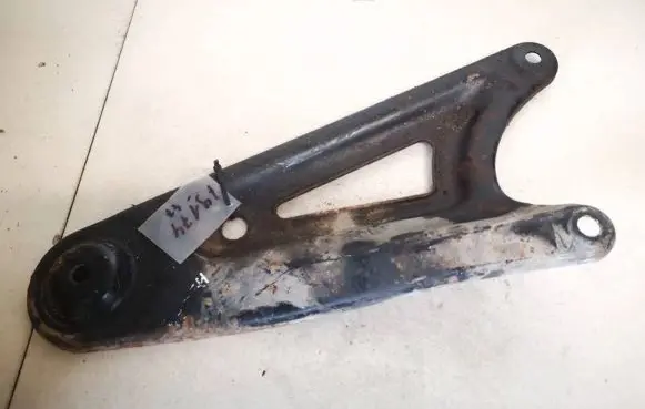 Engine mounting bracket