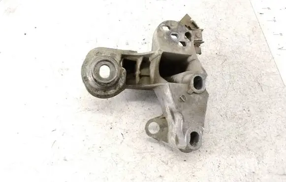 Audi A6 Allroad C5 Engine mounting bracket 8E0199352D