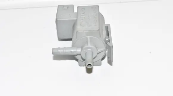 BMW 7 E65 E66 Turbo solenoid valve 7516376