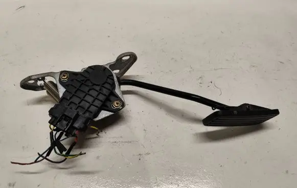 Subaru Outback Accelerator throttle pedal 36010AG050