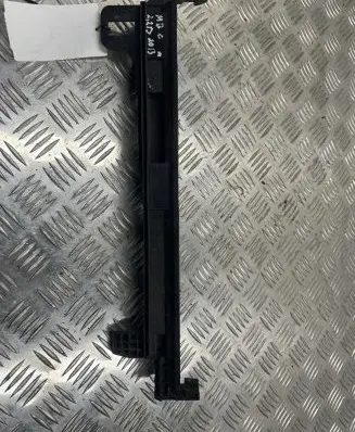Radiator mount bracket