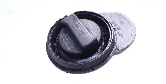 Volkswagen Sharan Oil filler cap 7M3103179