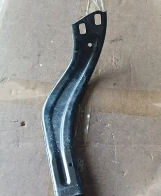 Headlight/headlamp mounting bracket