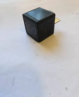 Volkswagen Touran I Other relay 95VW10K705CA 7M0951253A