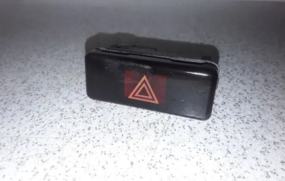BMW 5 E39 Hazard light switch 8350947