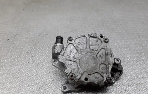 Volkswagen Golf VI Vacuum pump 03L145100