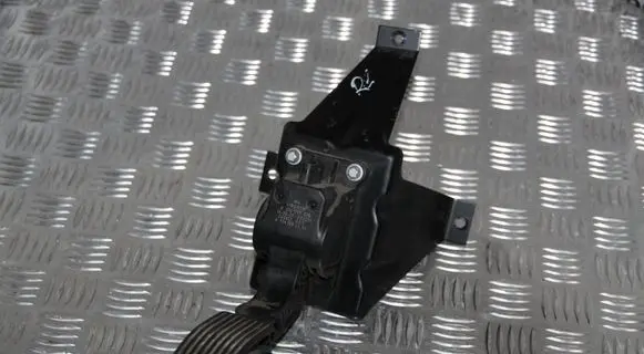 Mercedes-Benz Sprinter W906 Accelerator throttle pedal A9063000304