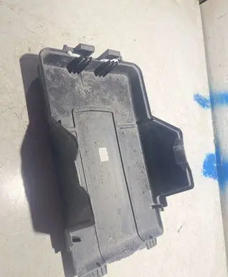 Audi A3 S3 8P Battery box tray cover/lid 1K0915443C