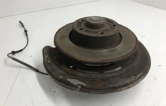 Opel Vivaro Rear wheel hub 8378