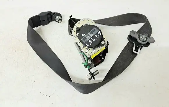 Honda CR-V Front seatbelt