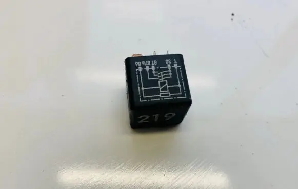 Audi A4 S4 B5 8D Other relay 443951253aa