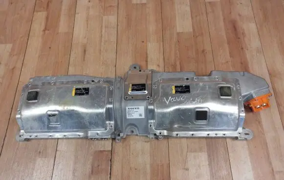 Volvo XC40 Voltage converter inverter 32325476