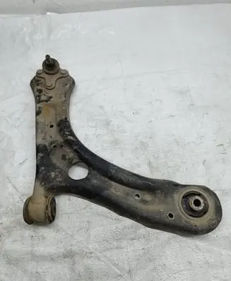 Volkswagen PASSAT B7 USA Front lower control arm/wishbone 561407152A