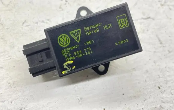 Volkswagen Touran I Seat heating relay 7L0959772