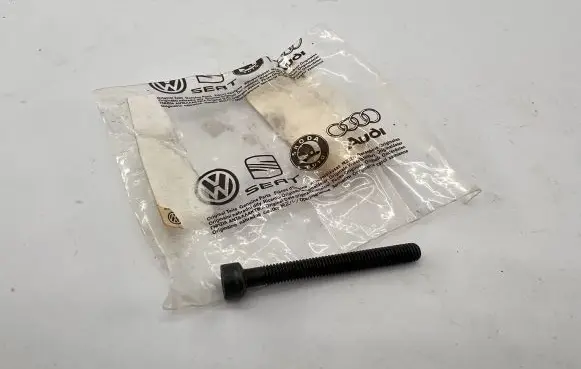 Volkswagen Touareg I Fuel Injector clamp holder 070103385A 15112011 58508760