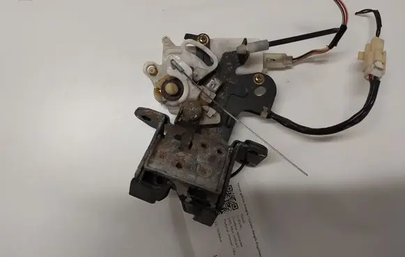 Mazda 3 I Tailgate/trunk/boot lock/catch/latch B6701