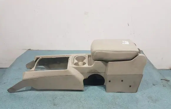 Jeep Commander Center console