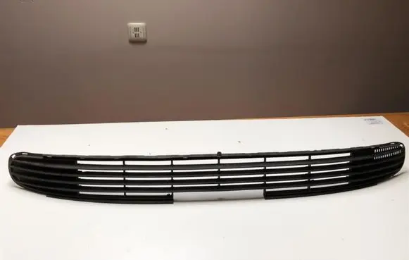 Opel Vectra B Front bumper lower grill 90464533