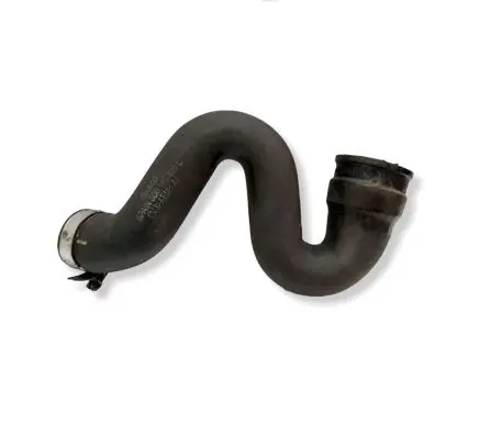 Volkswagen PASSAT B5.5 Intercooler hose/pipe 8D0145828L
