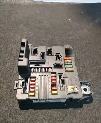 Renault Scenic II - Grand scenic II Fuse module 8200306032C S118399200F