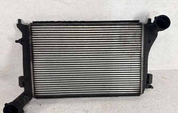 Skoda Octavia Mk2 (1Z) Intercooler radiator 1K0145803J