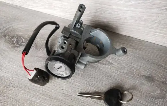 Mitsubishi Mirage V CJO Ignition lock 4E02