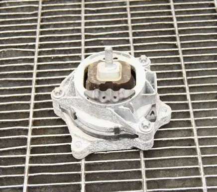 BMW 2 F22 F23 Engine mount bracket 6859412