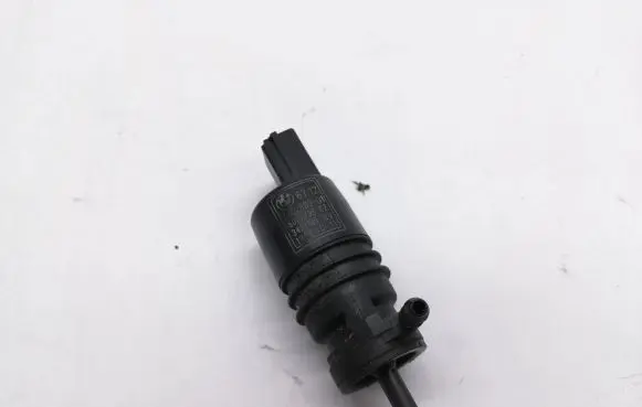 BMW 3 E90 E91 Windscreen/windshield washer pump 7302589