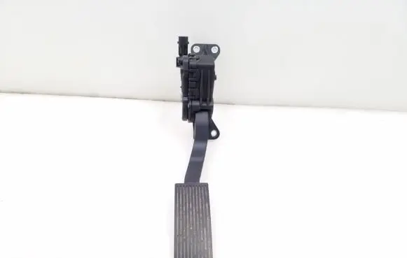 Nissan Pathfinder R51 Accelerator throttle pedal 18002EA000