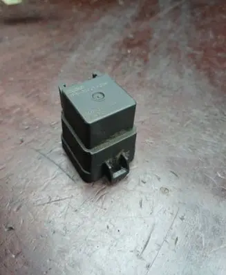 Chrysler PT Cruiser Other relay 04692153AA Vf435f21z06
