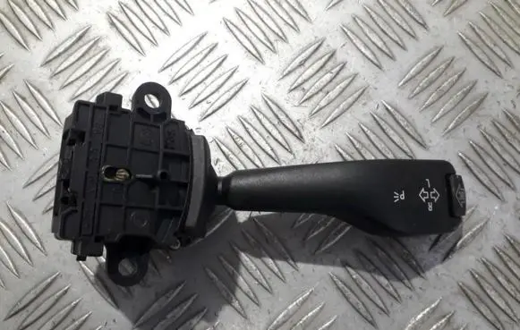 BMW 5 E39 Indicator stalk 8363668 01104010
