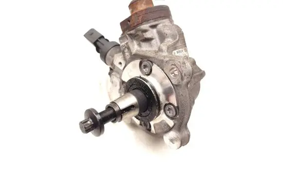 BMW 5 E60 E61 Fuel injection high pressure pump 7807495 0445010510