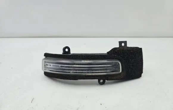 Mitsubishi Outlander Mirror indicator light E211I100027