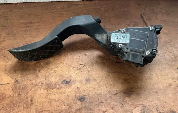 Audi A4 S4 B6 8E 8H Accelerator throttle pedal 8E1721523B