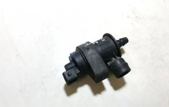 Volvo V70 Valve vacuum 31104896 1997348