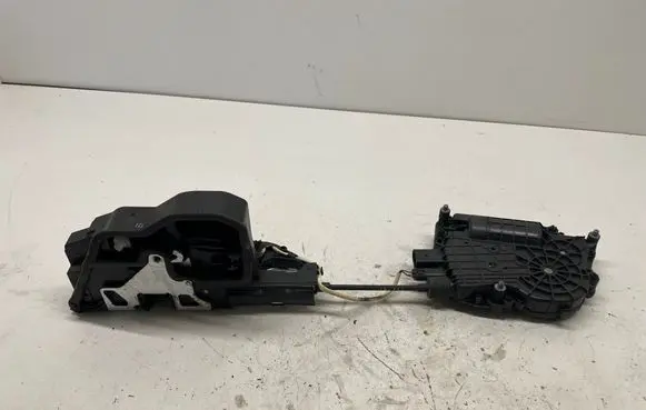 BMW 5 F10 F11 Front door lock 7185689 A053702