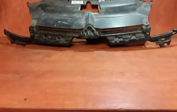 Citroen C4 I Front bumper upper radiator grill 9652932777