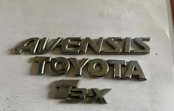 Toyota Avensis T220 Manufacturers badge/model letters 