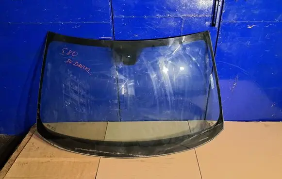 Volvo S80 Front windscreen/windshield window 30762849