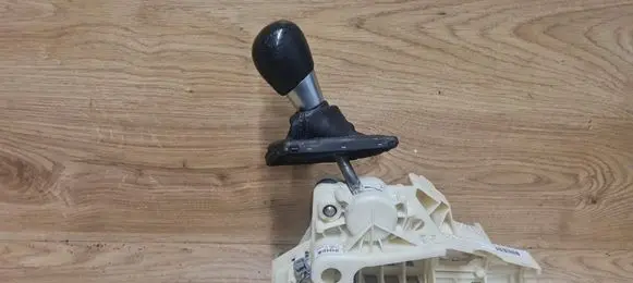 Volvo XC60 Gear shifter/selector 31284345