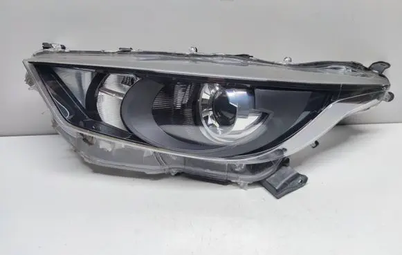 Toyota Yaris XP210 Headlight/headlamp Euk06