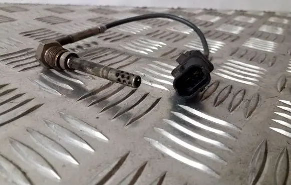 Opel Astra J Exhaust gas temperature sensor 55566185